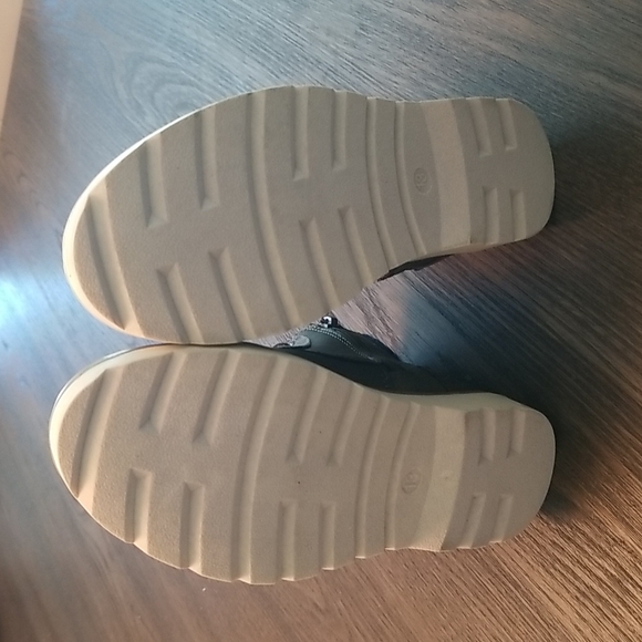 NWT Boys Steve Madden Hiker Boots - Picture 4 of 6